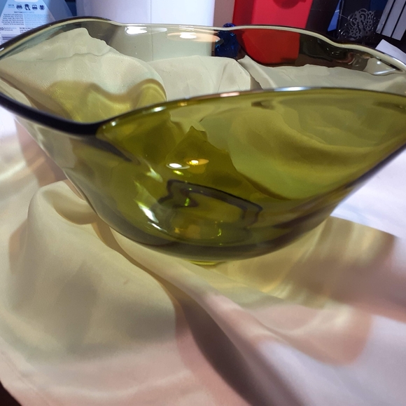 Mod Mid Century Avocado Green Bowl - Picture 2 of 10